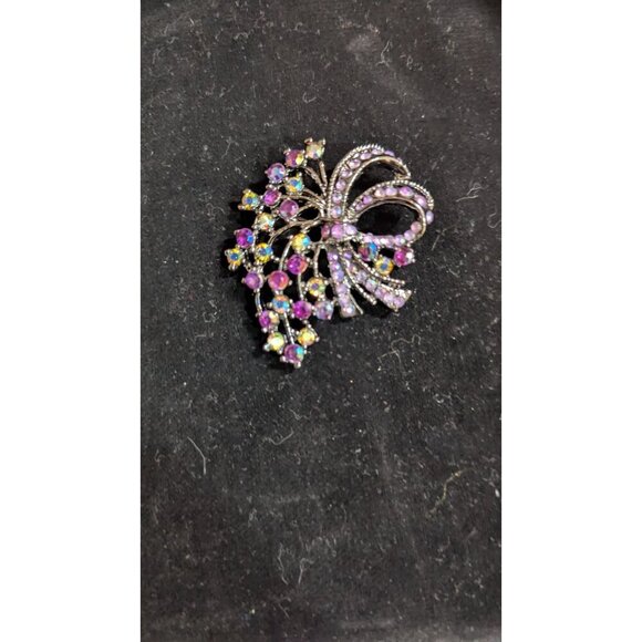 Vintage Rhinestone Floral Brooch Pin Purple & Iridescent Crystals 2" Elegant Bow - Picture 6 of 7